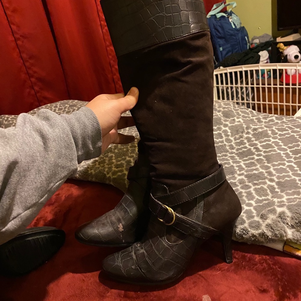 High heeled boots